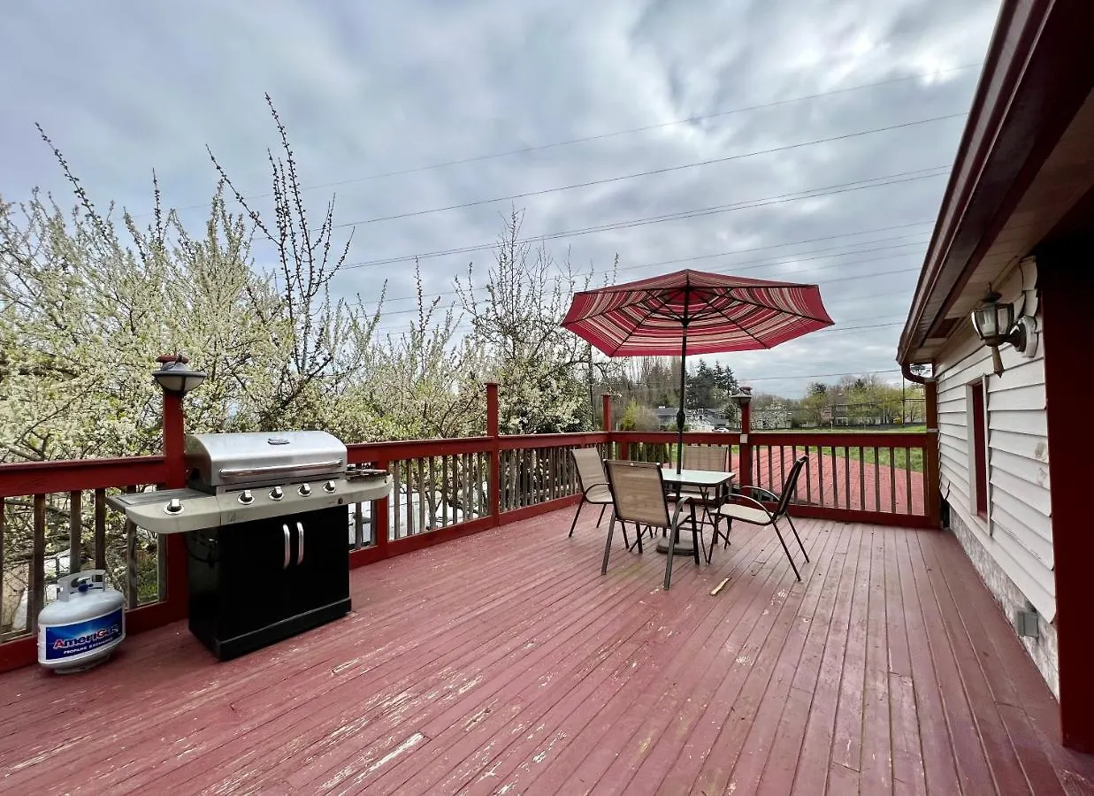 Seattle Home With 2 Bedrooms A King Bed Queen Bed And An Extra Sofa Bed Located 10 Minutes From Seatac Airport And 20 Minutes From Downtown Holiday home