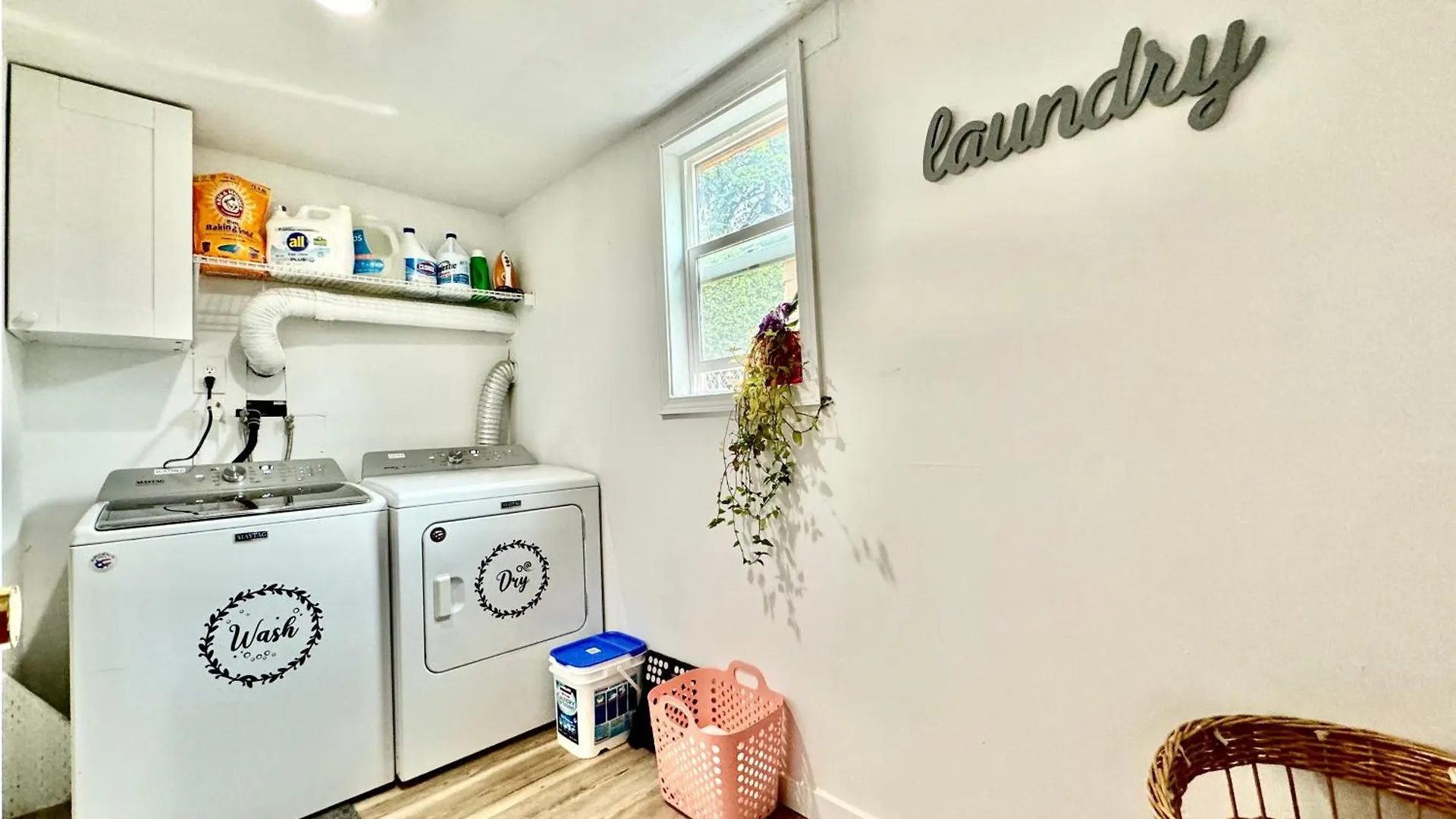 Seattle Home With 2 Bedrooms A King Bed Queen Bed And An Extra Sofa Bed Located 10 Minutes From Seatac Airport And 20 Minutes From Downtown United States