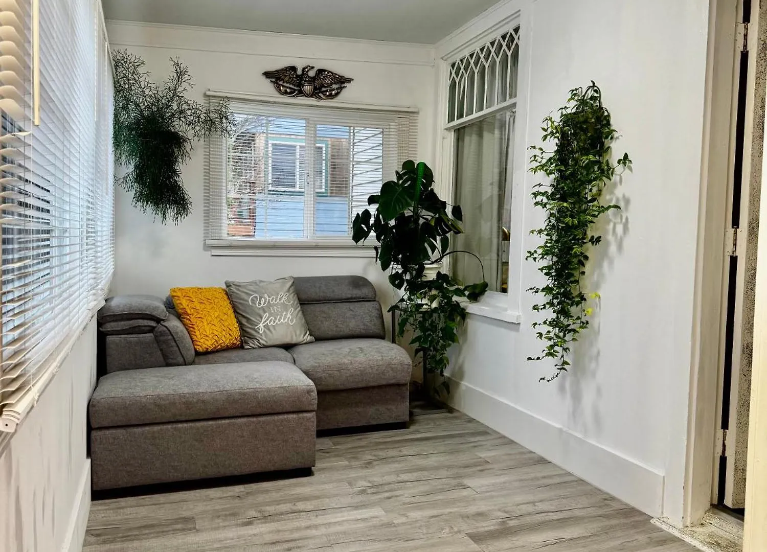 Seattle Home With 2 Bedrooms A King Bed Queen Bed And An Extra Sofa Bed Located 10 Minutes From Seatac Airport And 20 Minutes From Downtown 0*,  United States