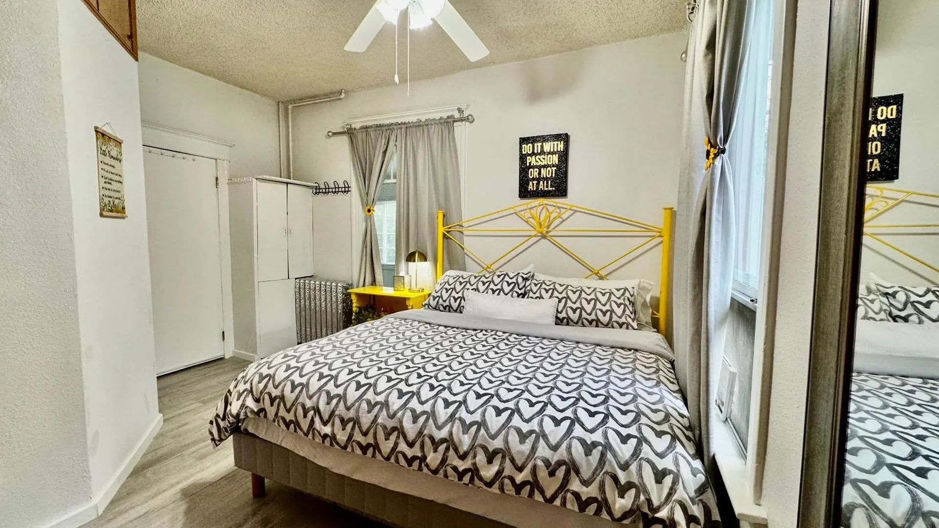 Holiday home Seattle Home With 2 Bedrooms A King Bed Queen Bed And An Extra Sofa Bed Located 10 Minutes From Seatac Airport And 20 Minutes From Downtown United States