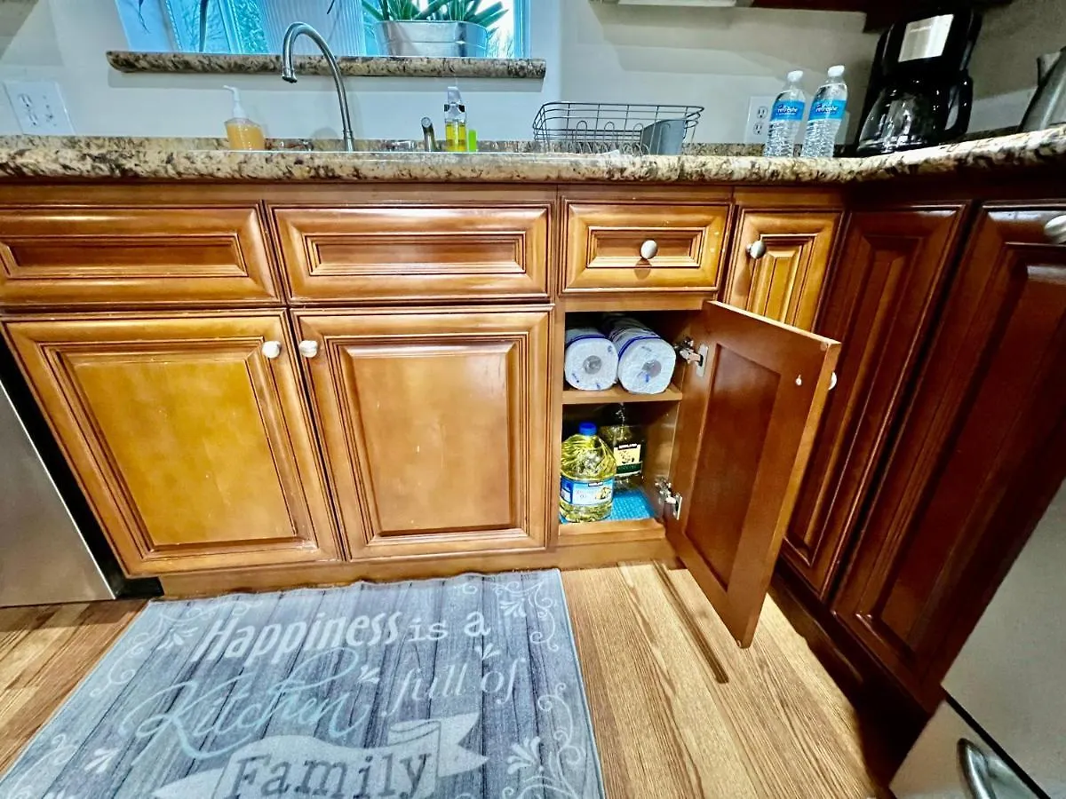 Seattle Home With 2 Bedrooms A King Bed Queen Bed And An Extra Sofa Bed Located 10 Minutes From Seatac Airport And 20 Minutes From Downtown United States