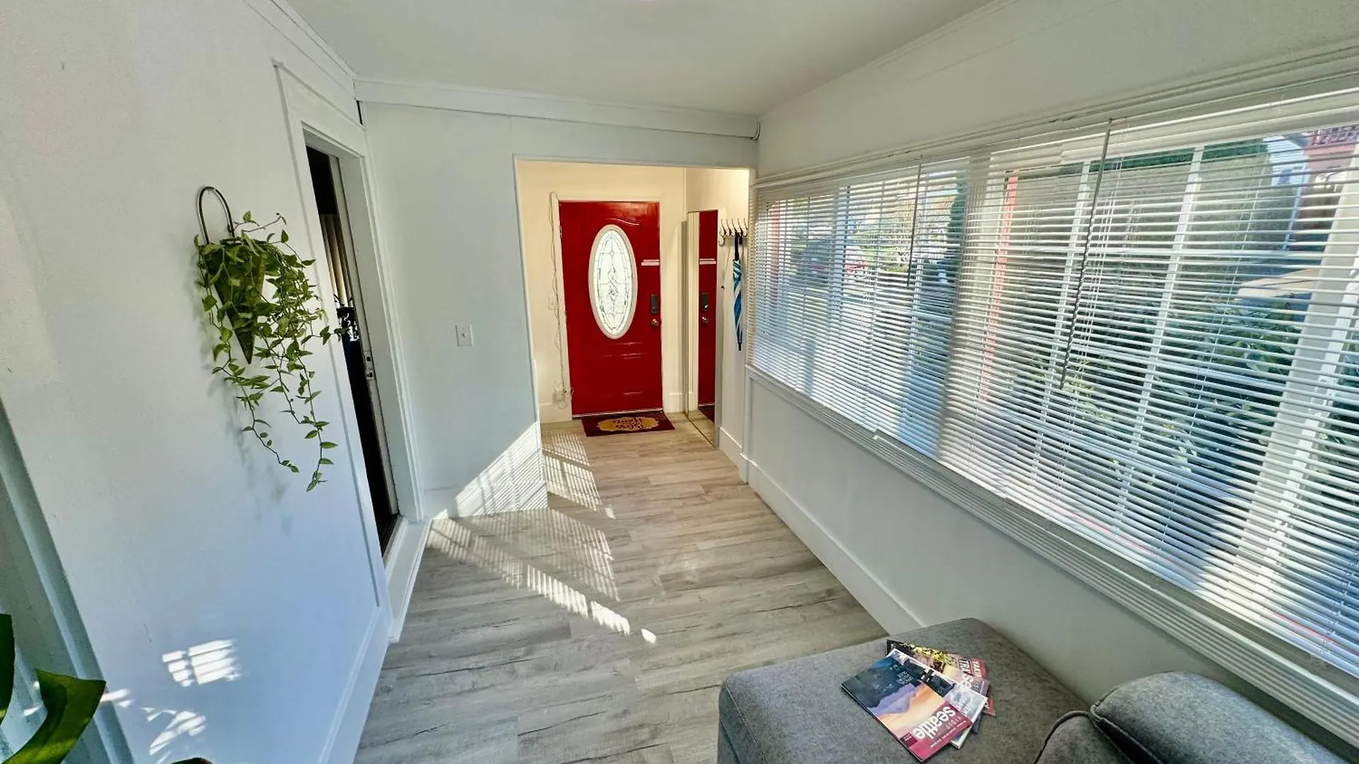 Holiday home Seattle Home With 2 Bedrooms A King Bed Queen Bed And An Extra Sofa Bed Located 10 Minutes From Seatac Airport And 20 Minutes From Downtown